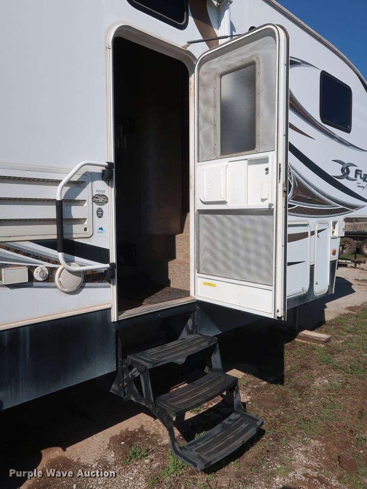 image for item DG7138 2010 Keystone FZ32210 Fuzion Touring Edition II camper