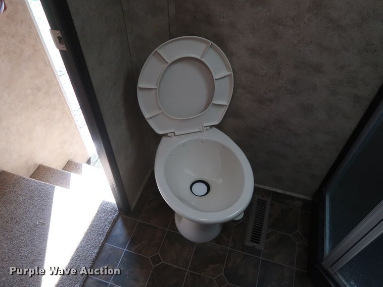 image for item DG7138 2010 Keystone FZ32210 Fuzion Touring Edition II camper