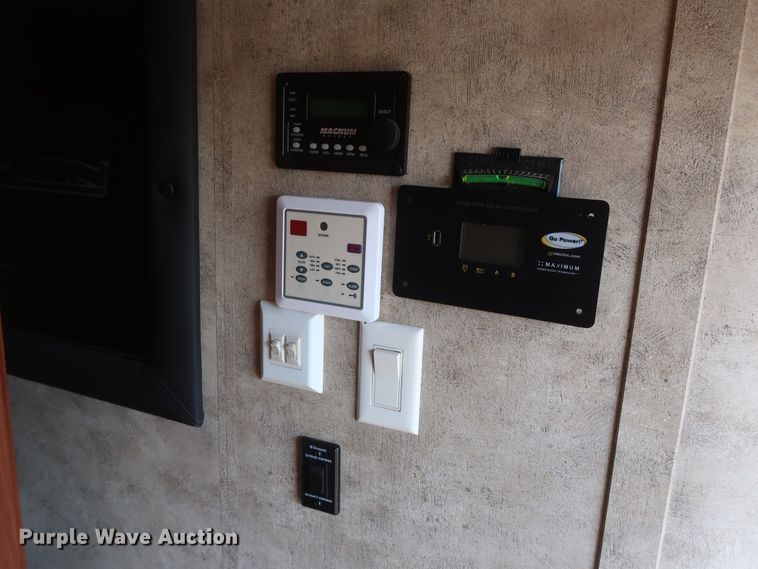 image for item DG7138 2010 Keystone FZ32210 Fuzion Touring Edition II camper