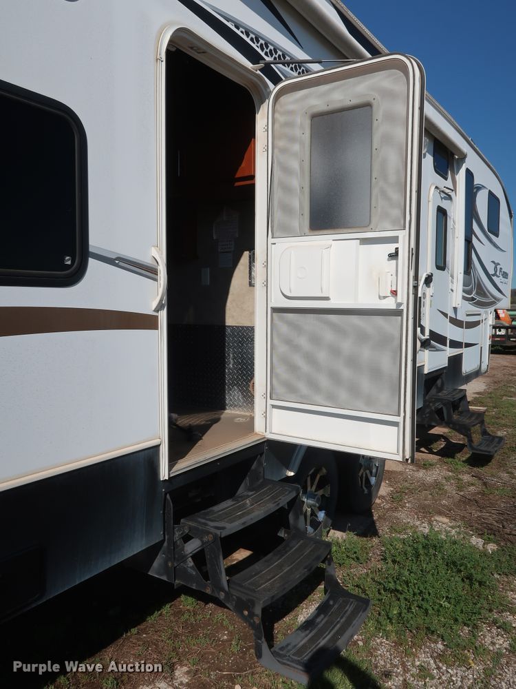 image for item DG7138 2010 Keystone FZ32210 Fuzion Touring Edition II camper