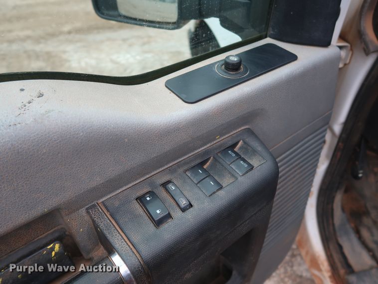 image for item DG7152 2014 Ford F350 Super Duty XLT  Crew Cab flatbed pickup truck