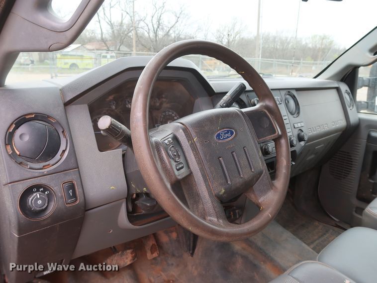 image for item DG7152 2014 Ford F350 Super Duty XLT  Crew Cab flatbed pickup truck