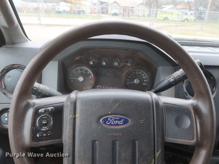 image for item DG7152 2014 Ford F350 Super Duty XLT  Crew Cab flatbed pickup truck