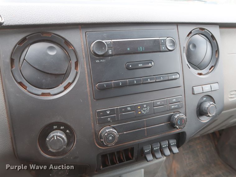 image for item DG7152 2014 Ford F350 Super Duty XLT  Crew Cab flatbed pickup truck