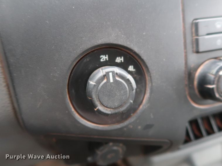 image for item DG7152 2014 Ford F350 Super Duty XLT  Crew Cab flatbed pickup truck