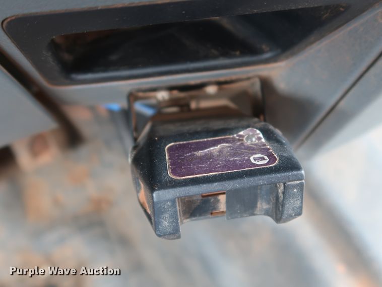 image for item DG7152 2014 Ford F350 Super Duty XLT  Crew Cab flatbed pickup truck