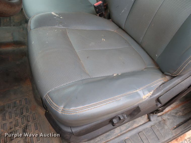 image for item DG7152 2014 Ford F350 Super Duty XLT  Crew Cab flatbed pickup truck