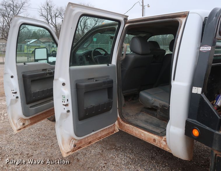 image for item DG7152 2014 Ford F350 Super Duty XLT  Crew Cab flatbed pickup truck