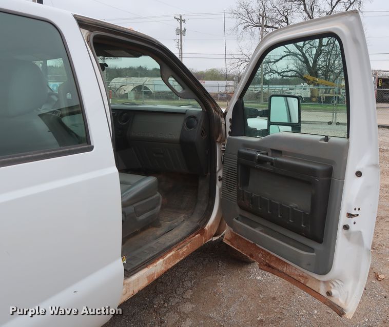 image for item DG7152 2014 Ford F350 Super Duty XLT  Crew Cab flatbed pickup truck