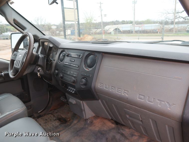 image for item DG7152 2014 Ford F350 Super Duty XLT  Crew Cab flatbed pickup truck