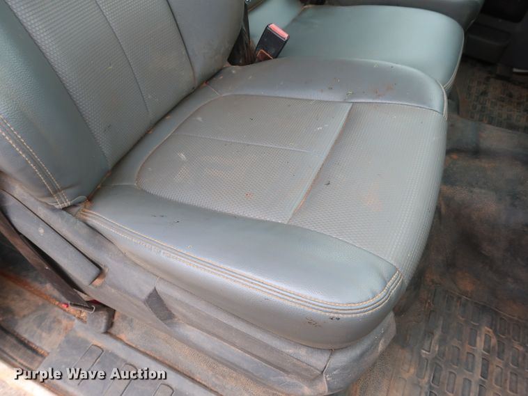 image for item DG7152 2014 Ford F350 Super Duty XLT  Crew Cab flatbed pickup truck