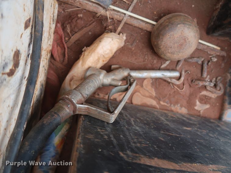 image for item DG7152 2014 Ford F350 Super Duty XLT  Crew Cab flatbed pickup truck