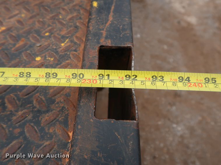 image for item DG7152 2014 Ford F350 Super Duty XLT  Crew Cab flatbed pickup truck