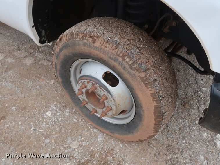 image for item DG7152 2014 Ford F350 Super Duty XLT  Crew Cab flatbed pickup truck