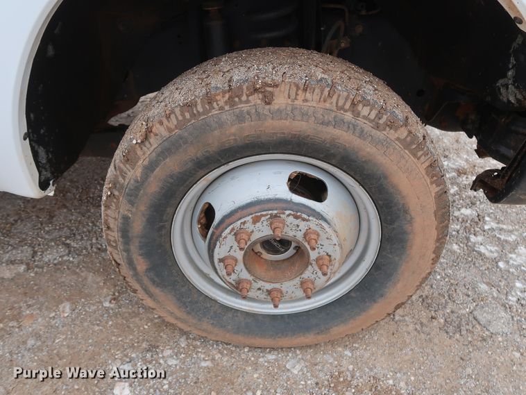 image for item DG7152 2014 Ford F350 Super Duty XLT  Crew Cab flatbed pickup truck