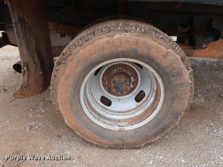 image for item DG7152 2014 Ford F350 Super Duty XLT  Crew Cab flatbed pickup truck