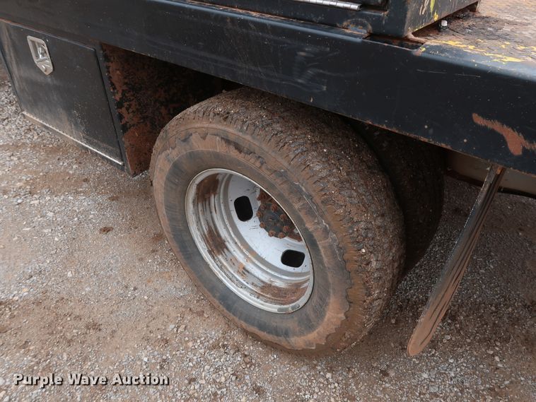 image for item DG7152 2014 Ford F350 Super Duty XLT  Crew Cab flatbed pickup truck