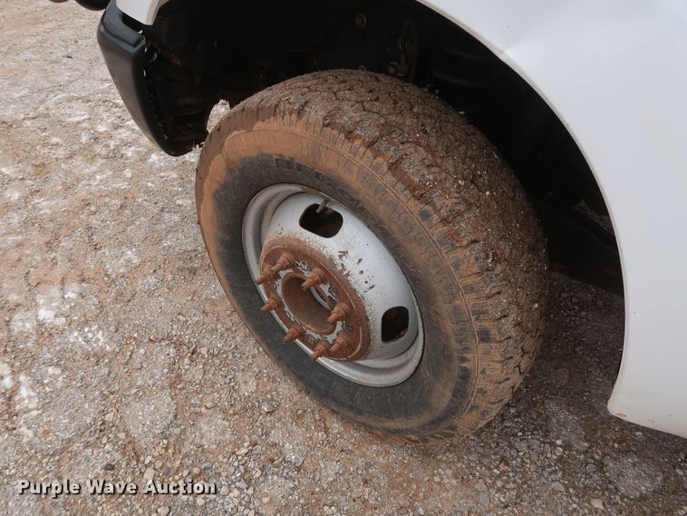 image for item DG7152 2014 Ford F350 Super Duty XLT  Crew Cab flatbed pickup truck