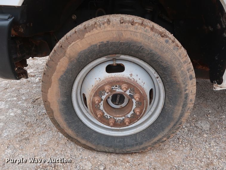 image for item DG7152 2014 Ford F350 Super Duty XLT  Crew Cab flatbed pickup truck