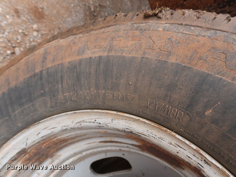 image for item DG7152 2014 Ford F350 Super Duty XLT  Crew Cab flatbed pickup truck