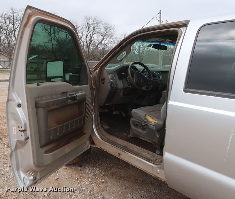 image for item DG7154 2015 Ford F250 Super Duty XLT  Crew Cab pickup truck