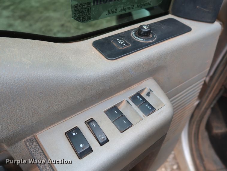 image for item DG7154 2015 Ford F250 Super Duty XLT  Crew Cab pickup truck