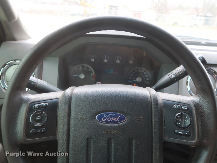 image for item DG7154 2015 Ford F250 Super Duty XLT  Crew Cab pickup truck