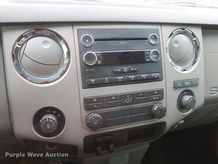 image for item DG7154 2015 Ford F250 Super Duty XLT  Crew Cab pickup truck