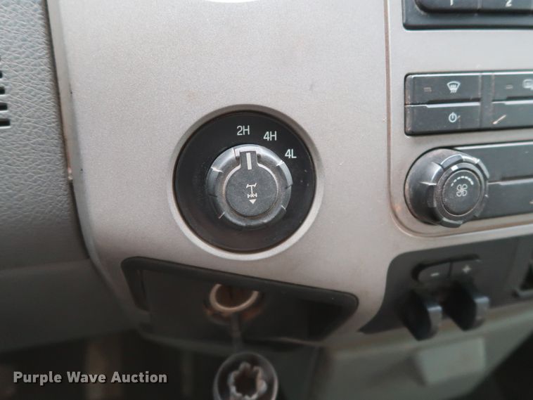 image for item DG7154 2015 Ford F250 Super Duty XLT  Crew Cab pickup truck