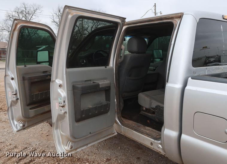 image for item DG7154 2015 Ford F250 Super Duty XLT  Crew Cab pickup truck