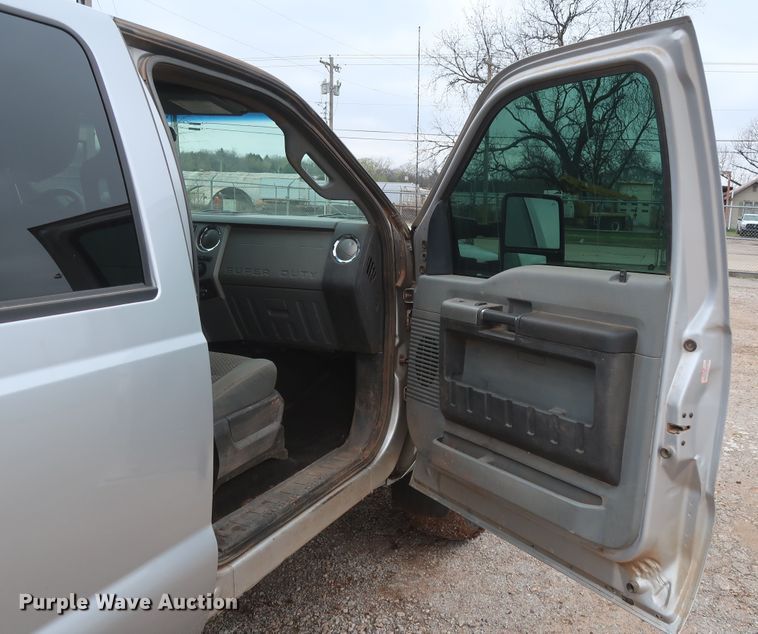 image for item DG7154 2015 Ford F250 Super Duty XLT  Crew Cab pickup truck