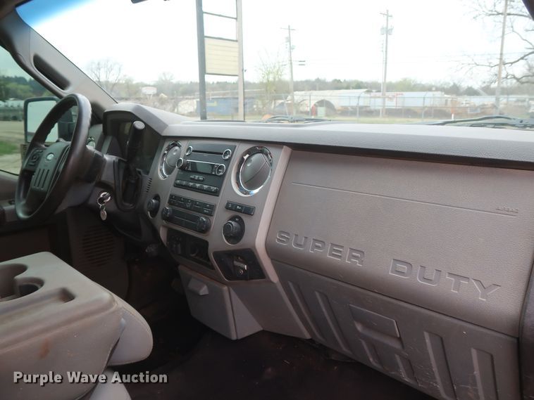 image for item DG7154 2015 Ford F250 Super Duty XLT  Crew Cab pickup truck