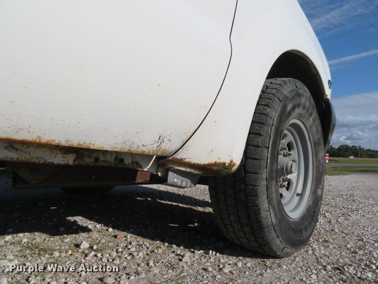 image for item DH1599 2002 Ford F350 Super Duty XL utility bed pickup truck