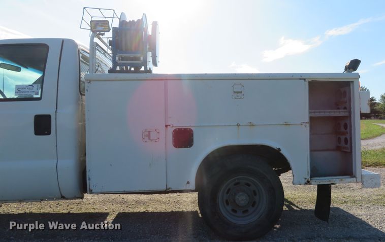 image for item DH1599 2002 Ford F350 Super Duty XL utility bed pickup truck