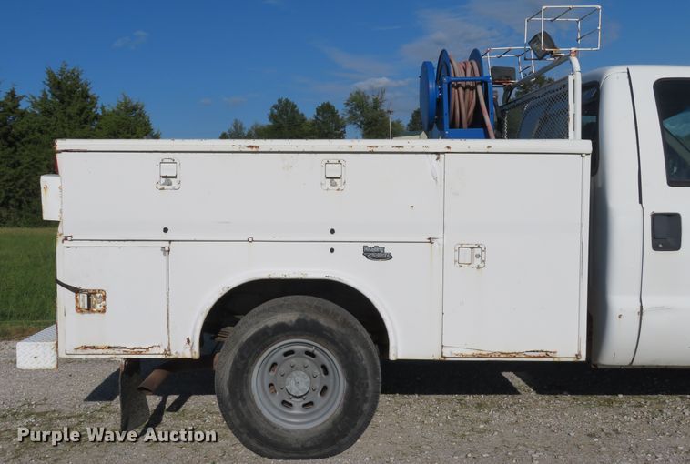 image for item DH1599 2002 Ford F350 Super Duty XL utility bed pickup truck