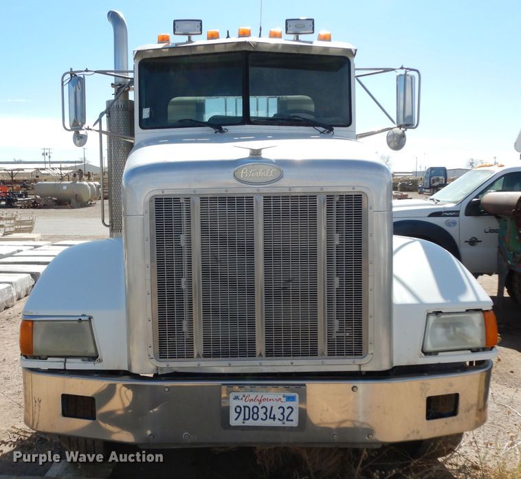 image for item DH2262 1999 Peterbilt 385 semi truck