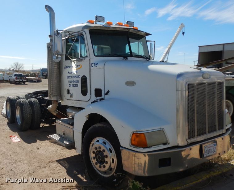 image for item DH2262 1999 Peterbilt 385 semi truck