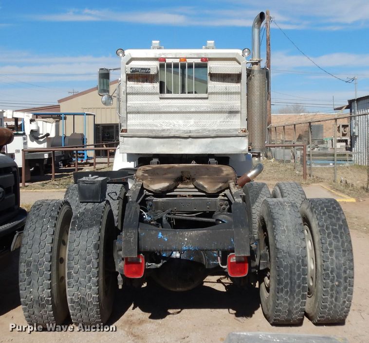 image for item DH2262 1999 Peterbilt 385 semi truck