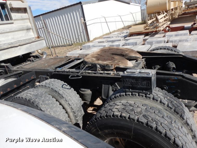 image for item DH2262 1999 Peterbilt 385 semi truck