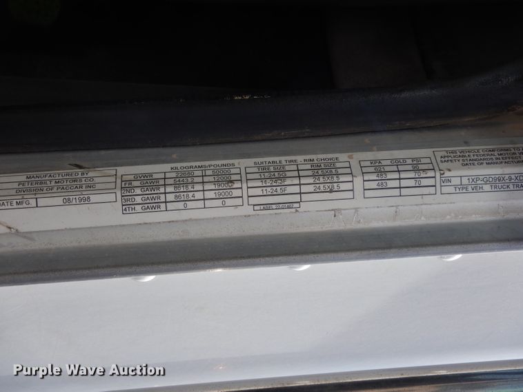 image for item DH2262 1999 Peterbilt 385 semi truck