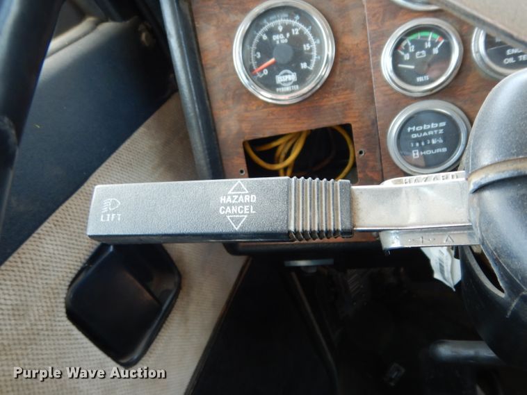 image for item DH2262 1999 Peterbilt 385 semi truck