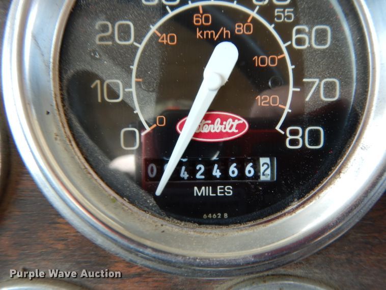 image for item DH2262 1999 Peterbilt 385 semi truck