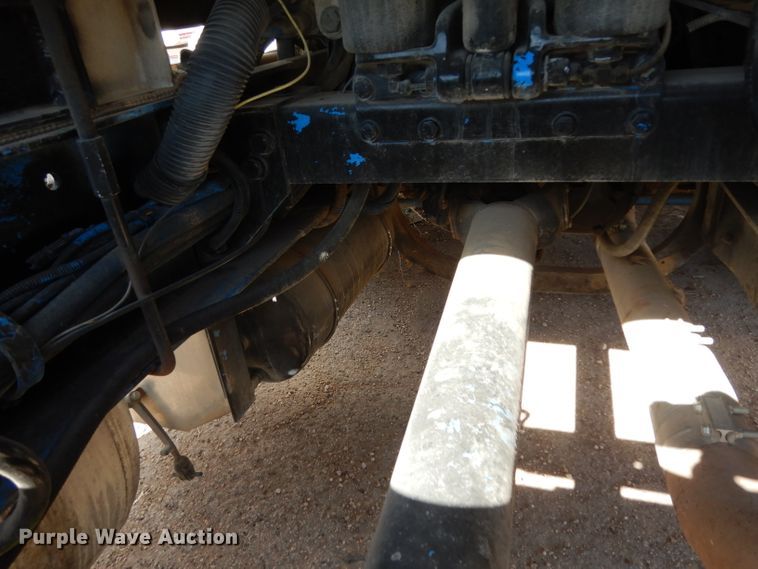 image for item DH2262 1999 Peterbilt 385 semi truck