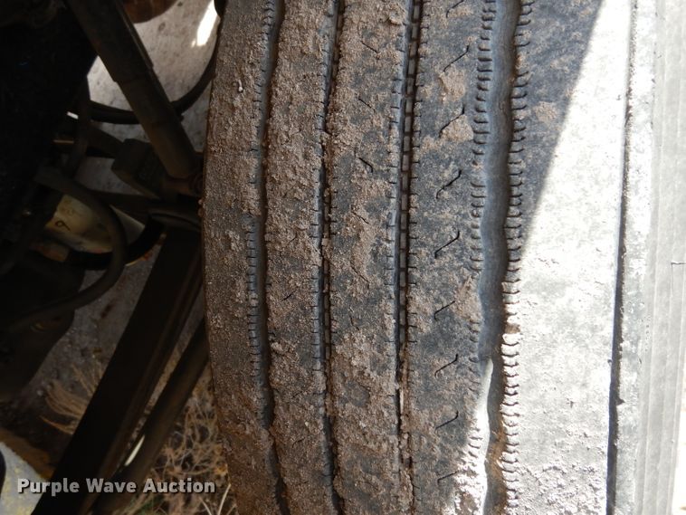 image for item DH2262 1999 Peterbilt 385 semi truck