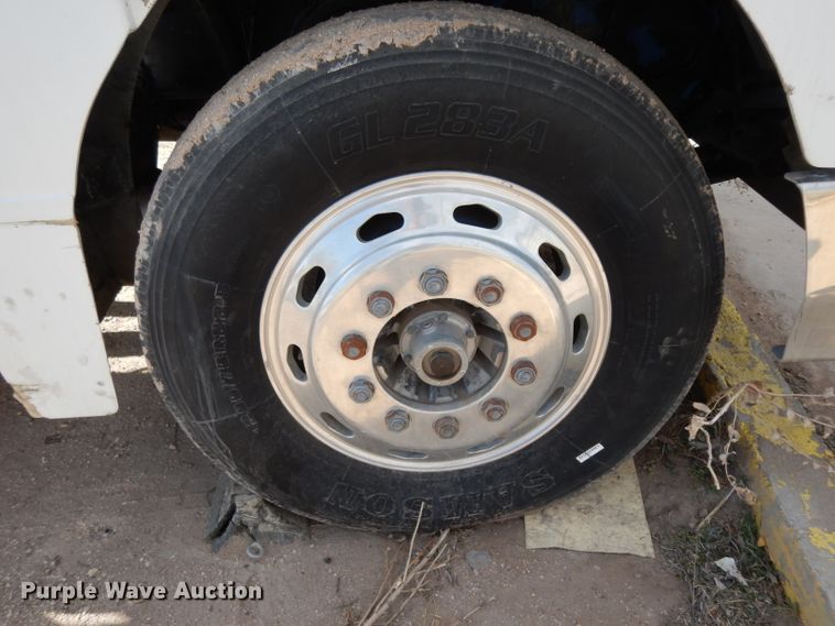 image for item DH2262 1999 Peterbilt 385 semi truck