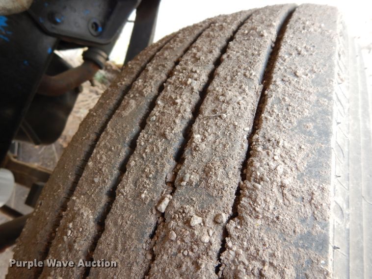 image for item DH2262 1999 Peterbilt 385 semi truck