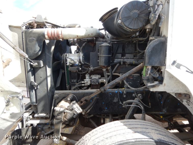 image for item DH2262 1999 Peterbilt 385 semi truck