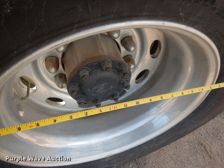 image for item DH2262 1999 Peterbilt 385 semi truck