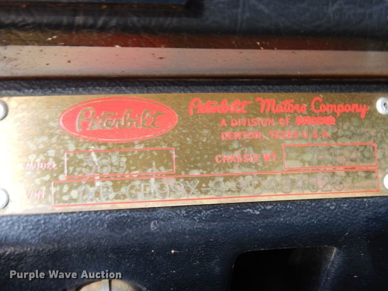 image for item DH2262 1999 Peterbilt 385 semi truck