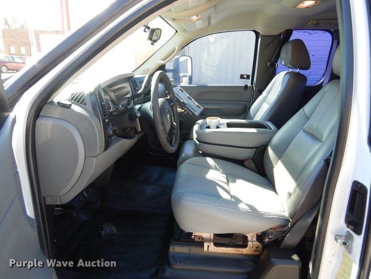 image for item DH3734 2007 Chevrolet Silverado 3500HD  Ext. Cab utility bed pickup truck